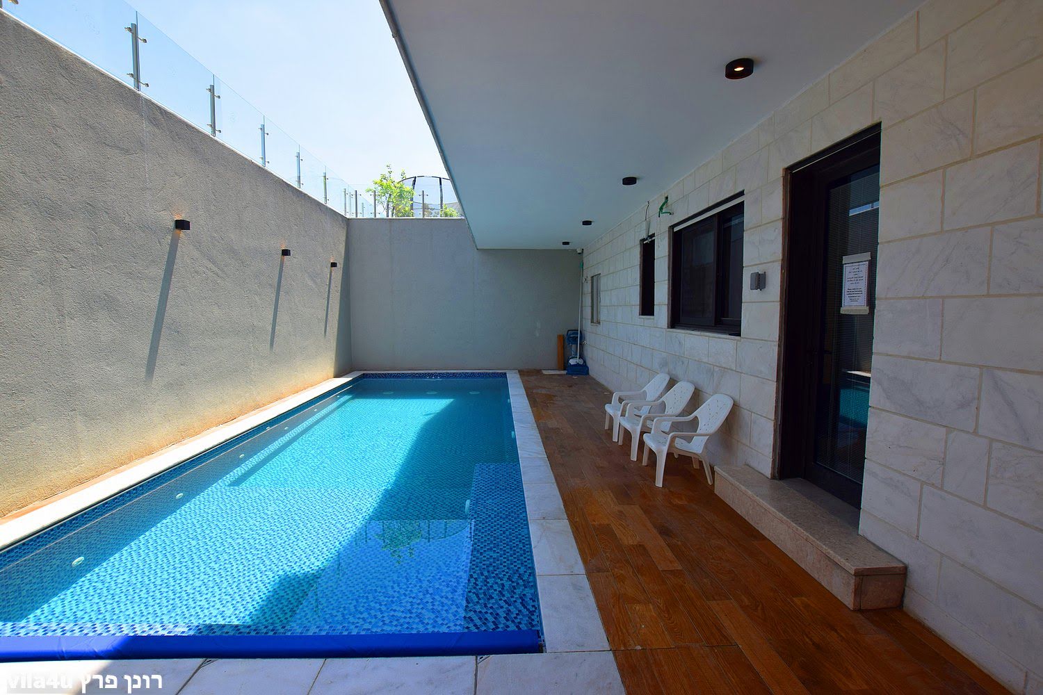 Villa of 450 meter with swimming pool
