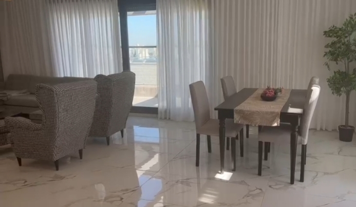 Beautiful 6 room Penthouse For Sale in RBS D3