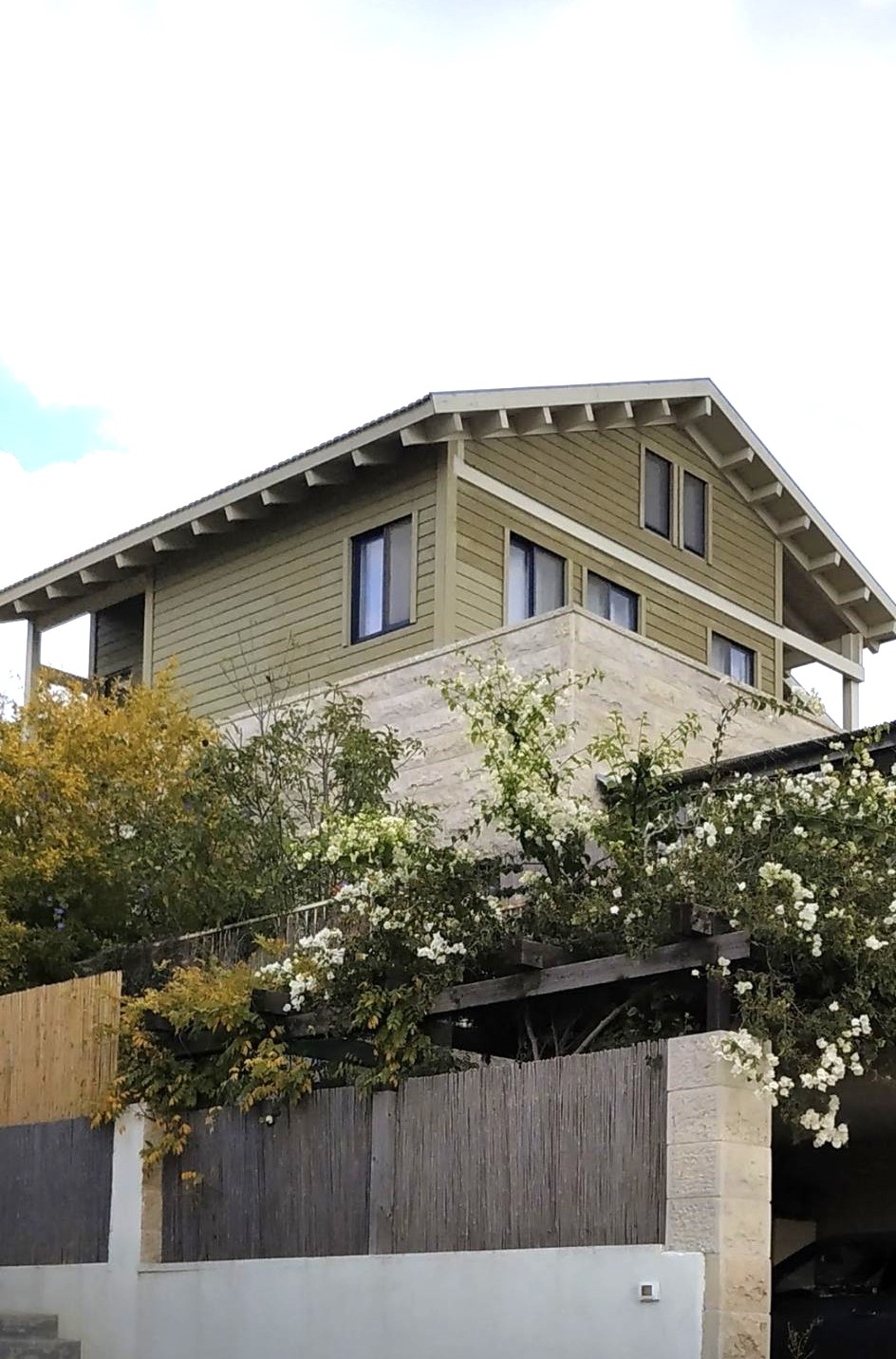 Private House with Huge Garden For Sale in Moshav Aderet