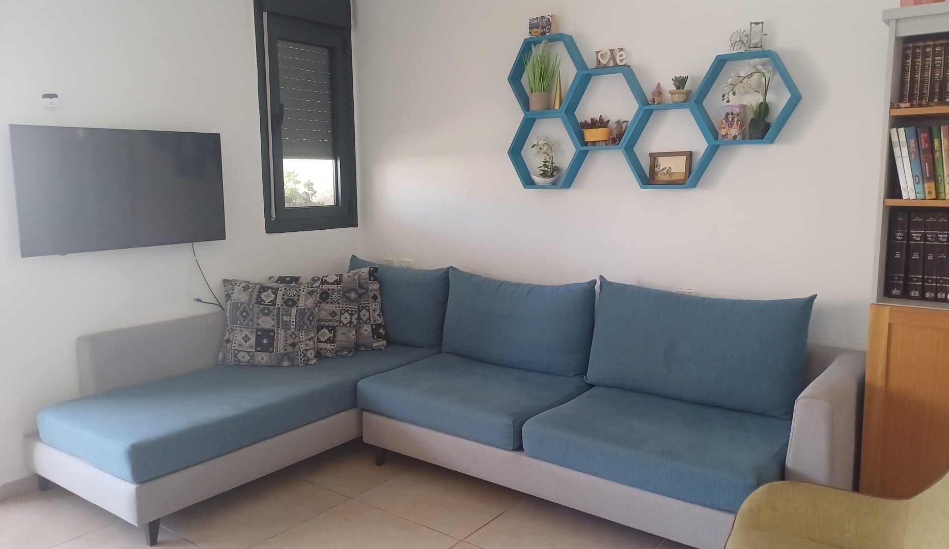 Naturally lit Apartment For Sale in Mishkafayim