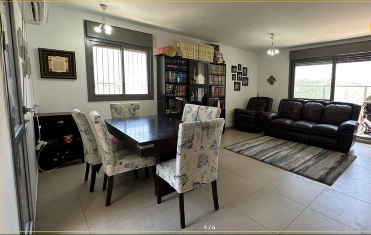 5 Room Penthouse Duplex in Mishkafayim For Sale