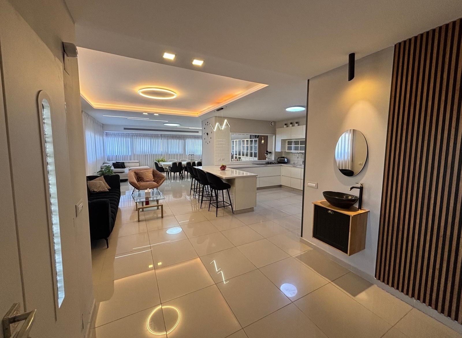 Luxury Upgraded Duplex with Private Entrance & Park View – 230 sqm + 100 sqm Terrace!